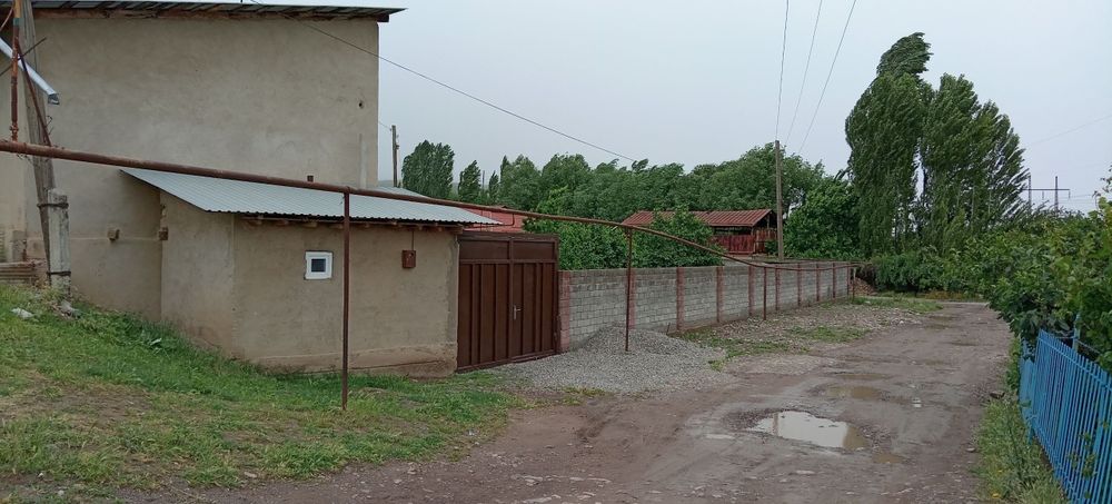 Бостонлик Азадбашда ховли сотилади 6 сотх 2 кават