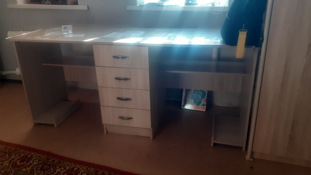Продам стол письменный