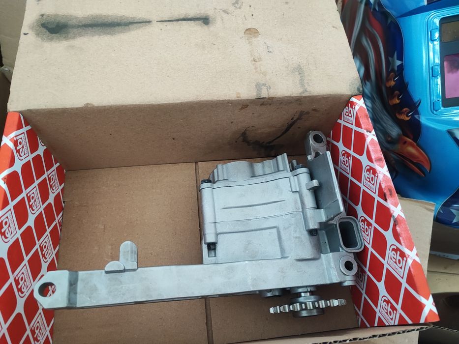 Маслена помпа за Мерцедес 642 лека кола