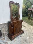 Comoda hol cu statuete si oglinda !