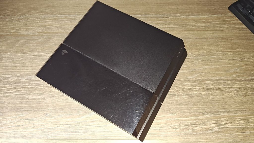 PlayStation 4 slim cu tastatura și mouse