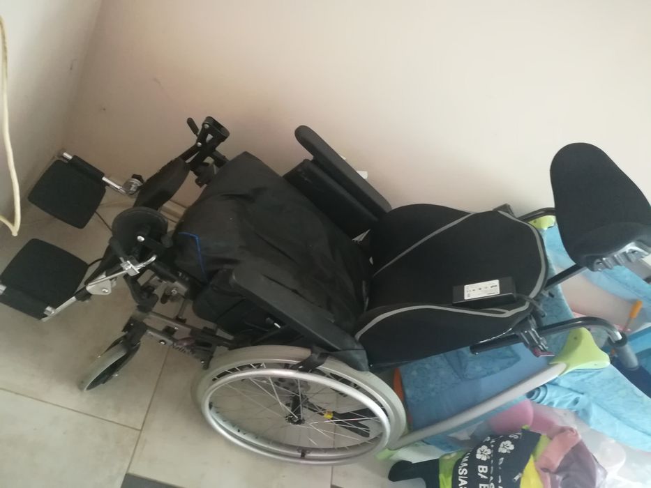 Инвалидна количка с ел.механизъм
