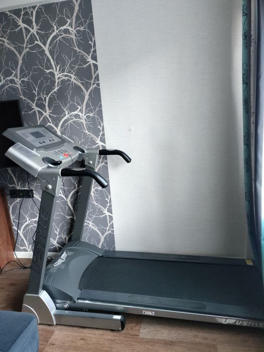 Продам беговую дорожку