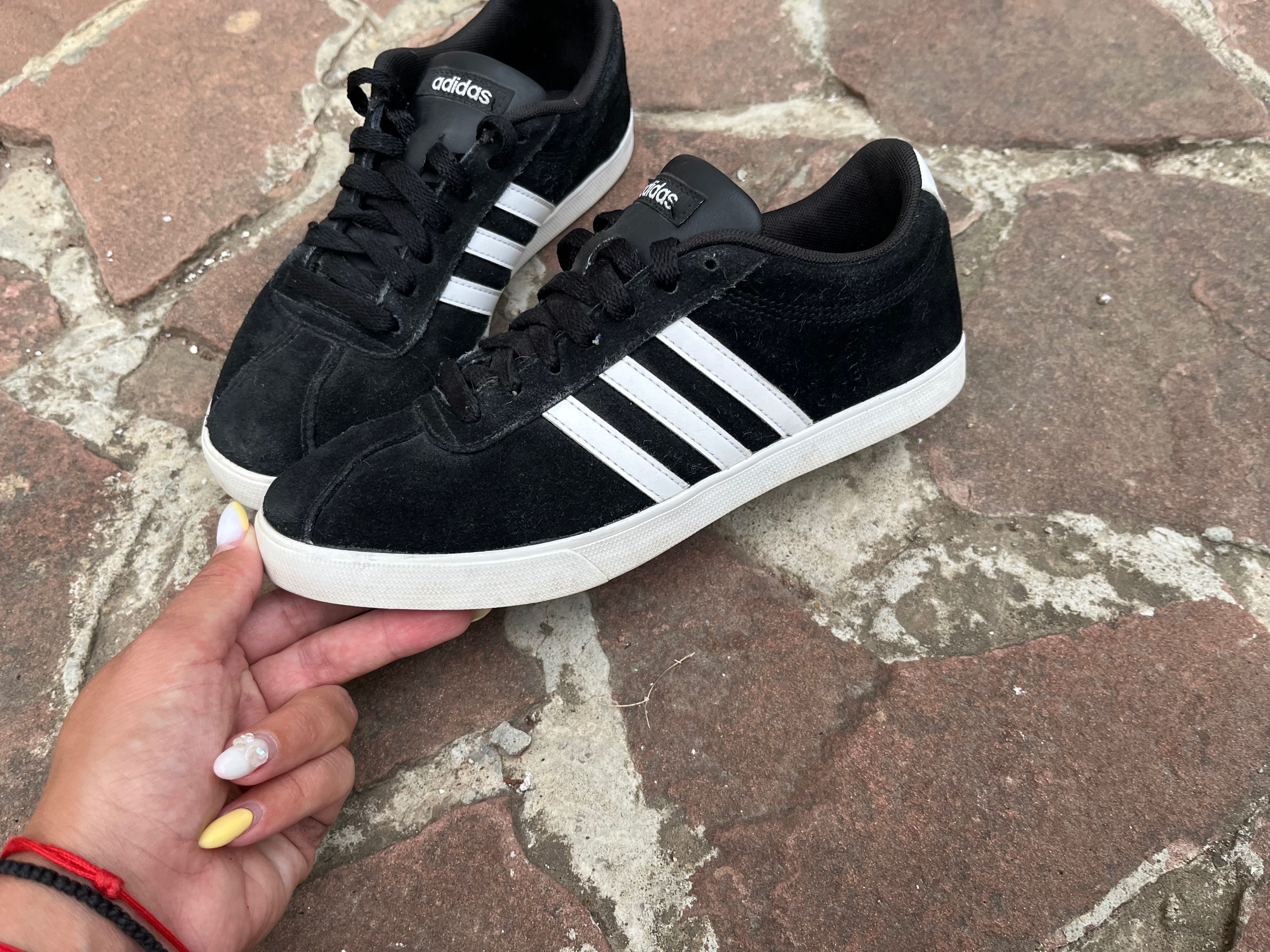 Adidas COURTSET 
Номер 38 2/3
В много добро състояние!