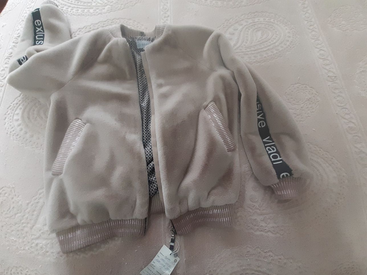 Продам куртку демисезоную, эко мех, тепло и комфортно, мех очень мягки
