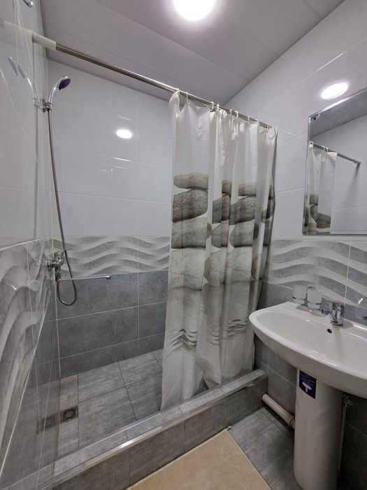 2 xona 3 xona qilingan kvartira sotiladi marxaboda