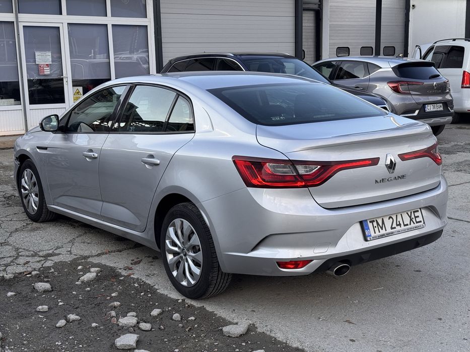 Renault Megane 1.6 Benzina 2018 usor avariat