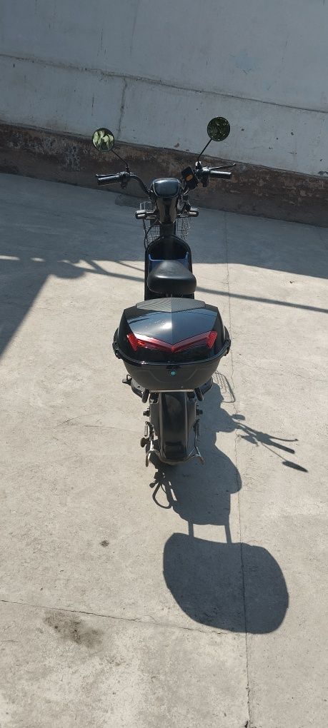 Skuter sotiladi yangidek aybi yuq