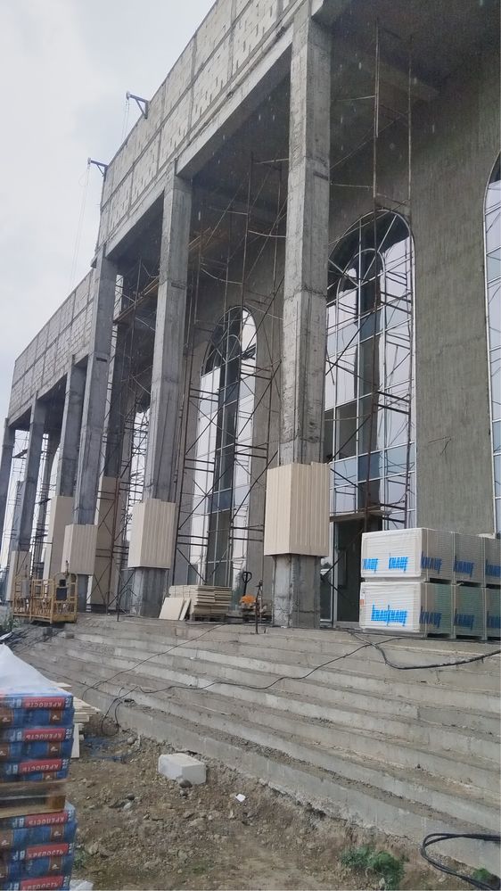 Фасад леса в аренду, опалубка с доставкой