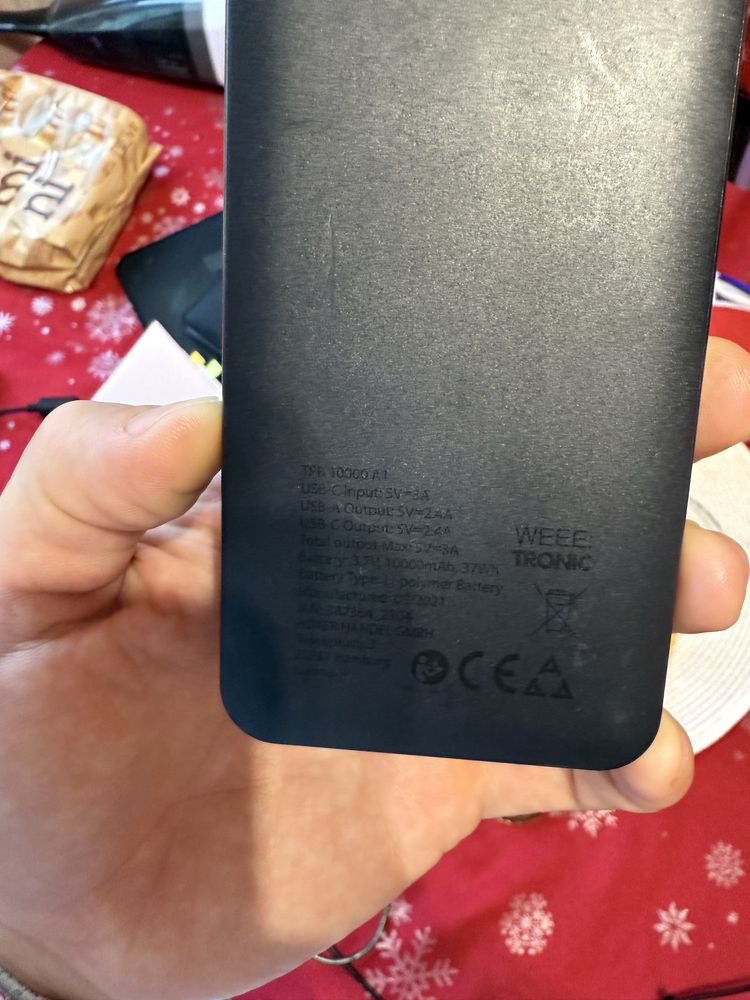 Два броя външна батерия (power bank)