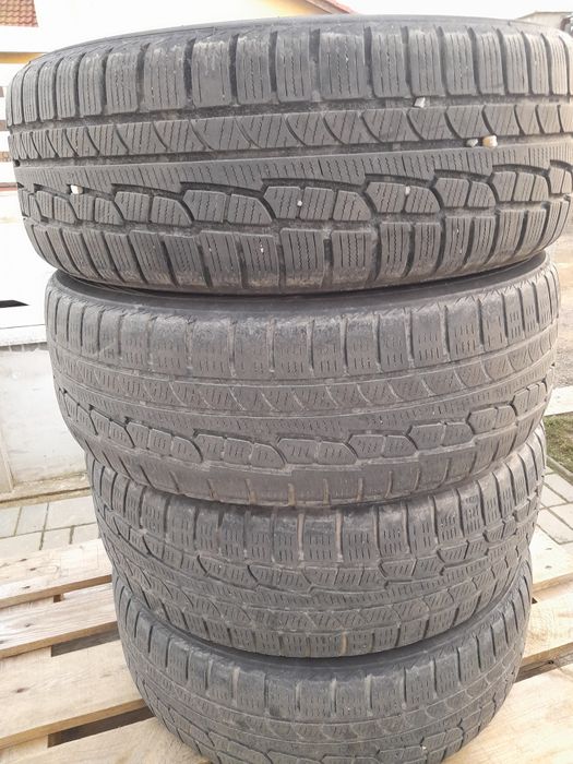 Vând set cauciucuri Nokian 235/65R17