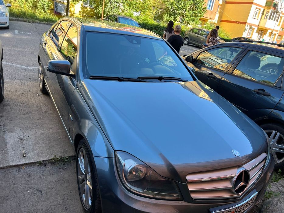Vând Mercedes Benz C-Class