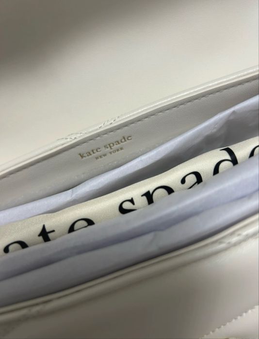 Vand geanta Kate Spade New York culaore alb,noua cu eticheta!