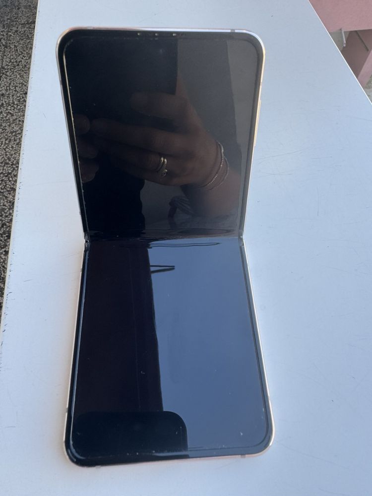 Samsung Galaxy Z Flip 4