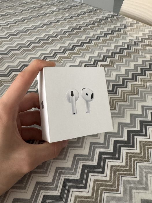 Продам Airpods 4 новый