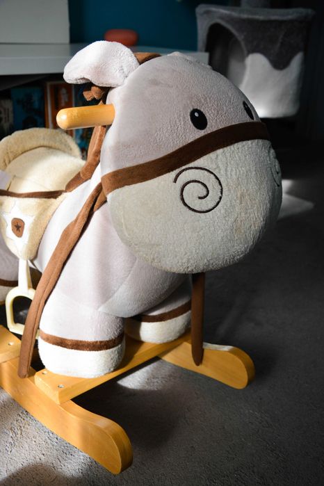 Balansoar pentru copii in forma de magarus