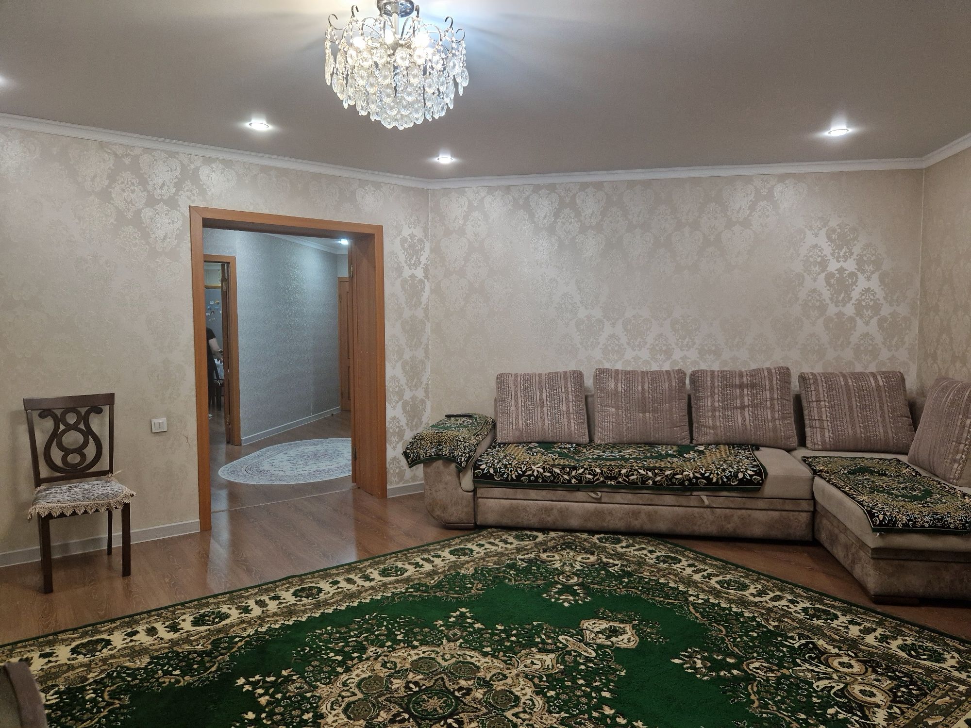 Продается 3комнатная кв 106кв,м район ,,Карасай,.