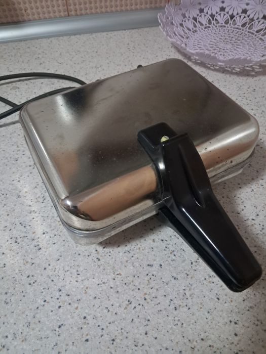 Продам вафельница советская