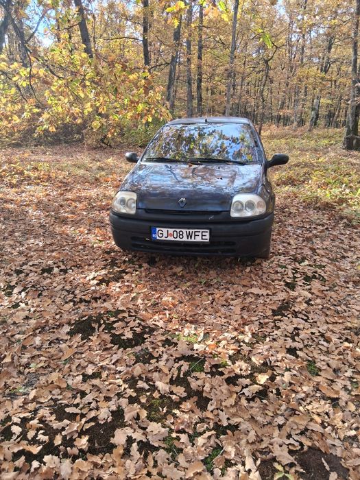 Vând Renault Clio