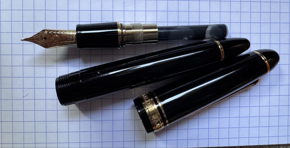 Vând stilou japonez Sailor 1911, penita Aur de 21k