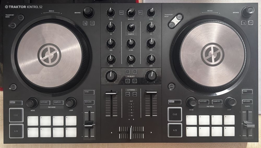 Traktor Kontrol S2 MK3 DJ controller - stare foarte bună.