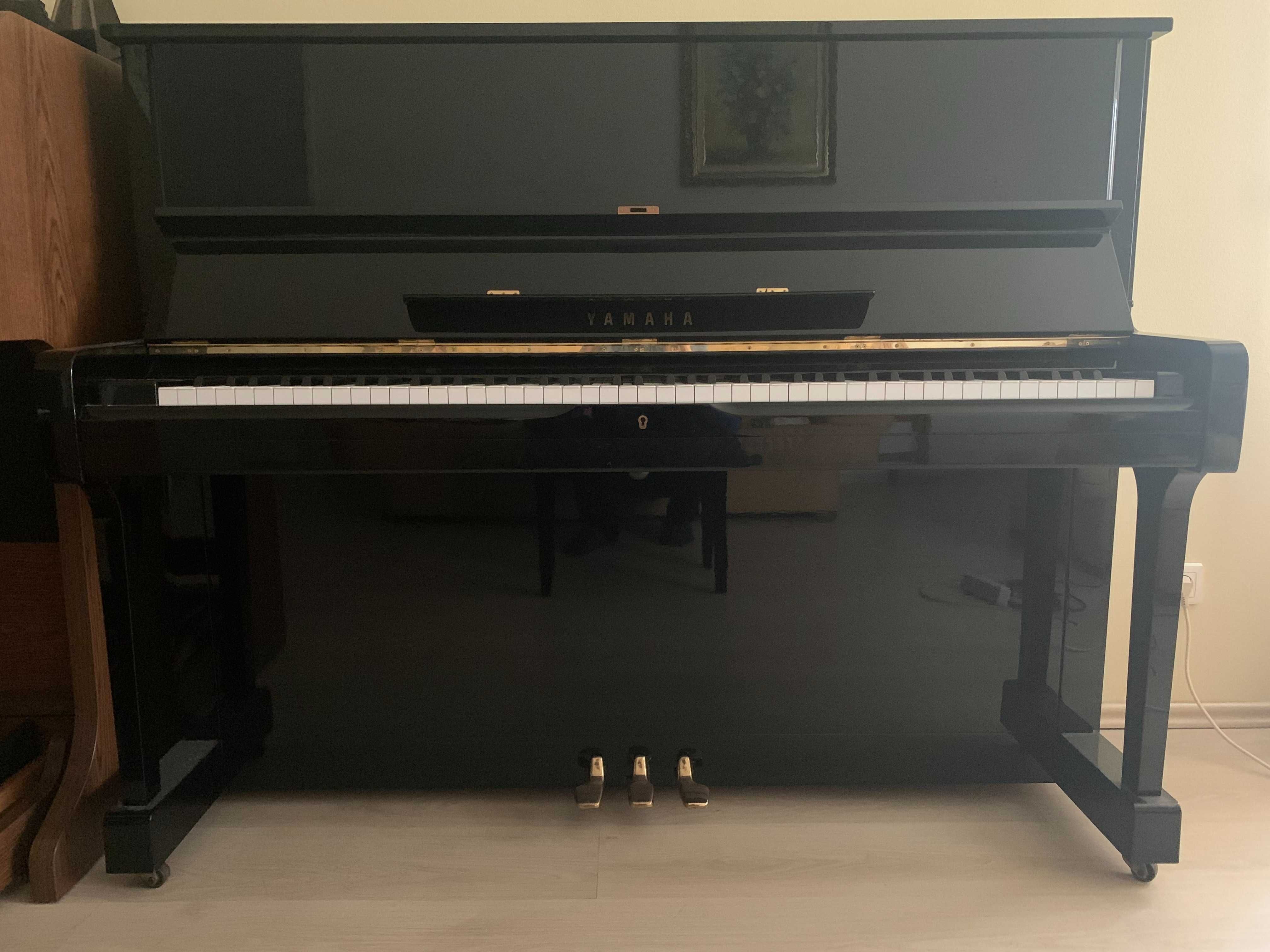 Vând pianină Yamaha U1