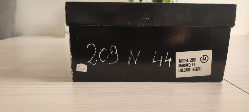 Vând cizme de piele îmblănite noi Nr 44