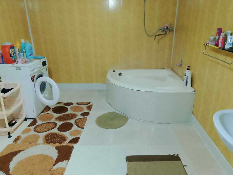 Навои ш Гулистон 3 массивда 7-хонали 6-сотих замонвий ховли сотувда.