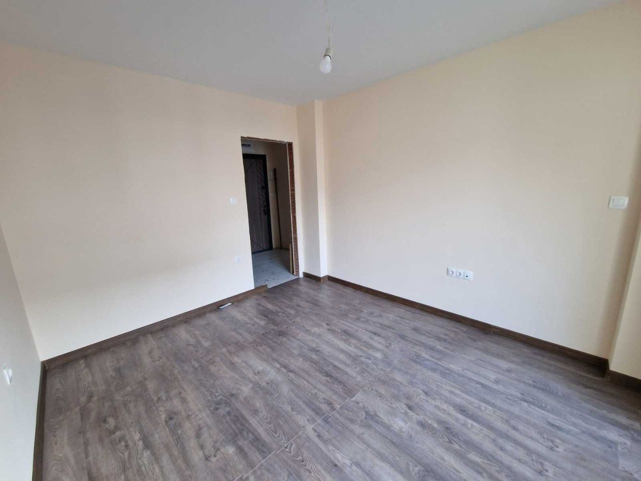 Продава се Двустаен апартамент в Пловдив, Остромила - 70 кв.м за 1743 €/кв.м - Снимка #5