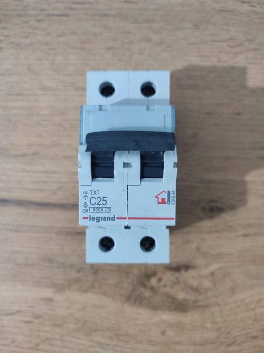 Автомат Legrand 25А 2P новый