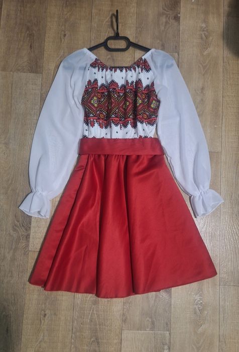 Дамска къса рокля с шевици