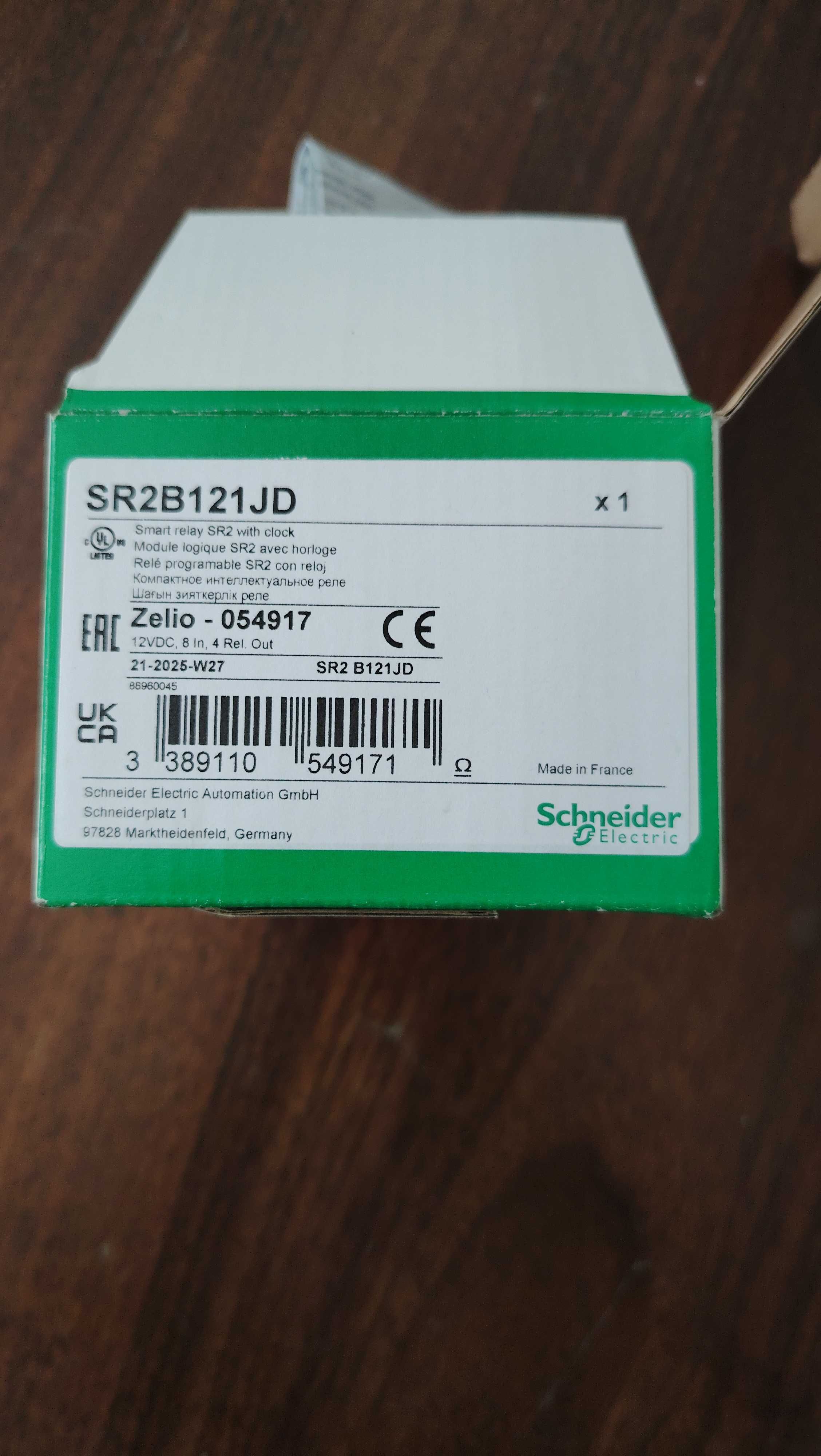 PLC SR2 121 JD Zelio Logic