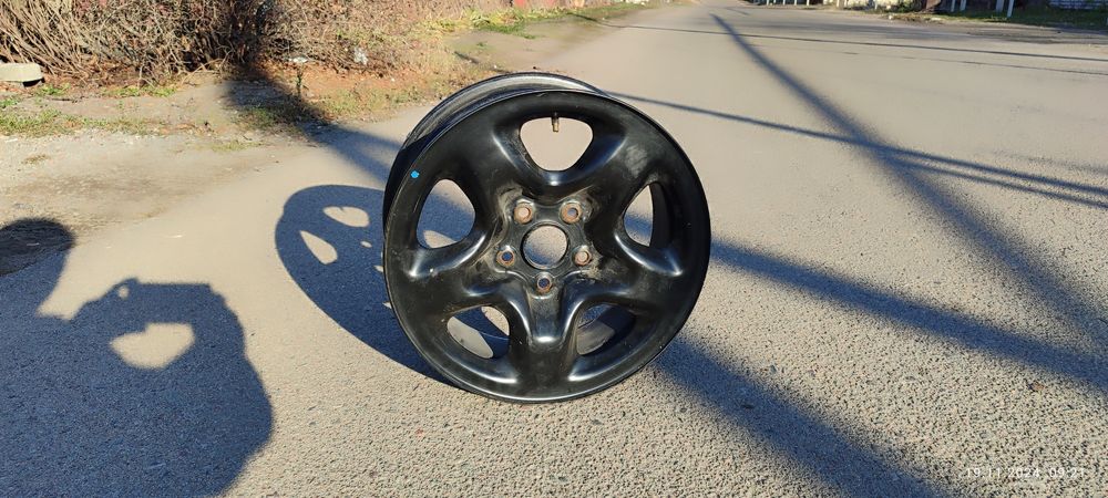 Один черный железный диск J16x6 1/2 JJ DOT TOPY 422 98 A 3.5