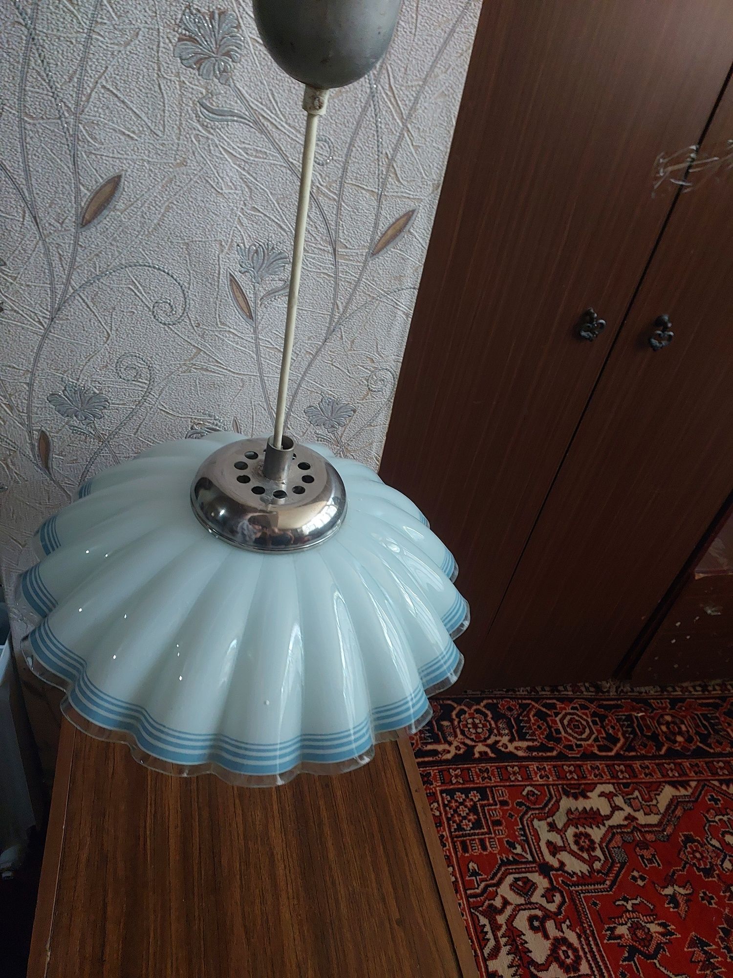 Продам Люстру на кухню