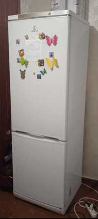 Продам холодильник INDESIT.