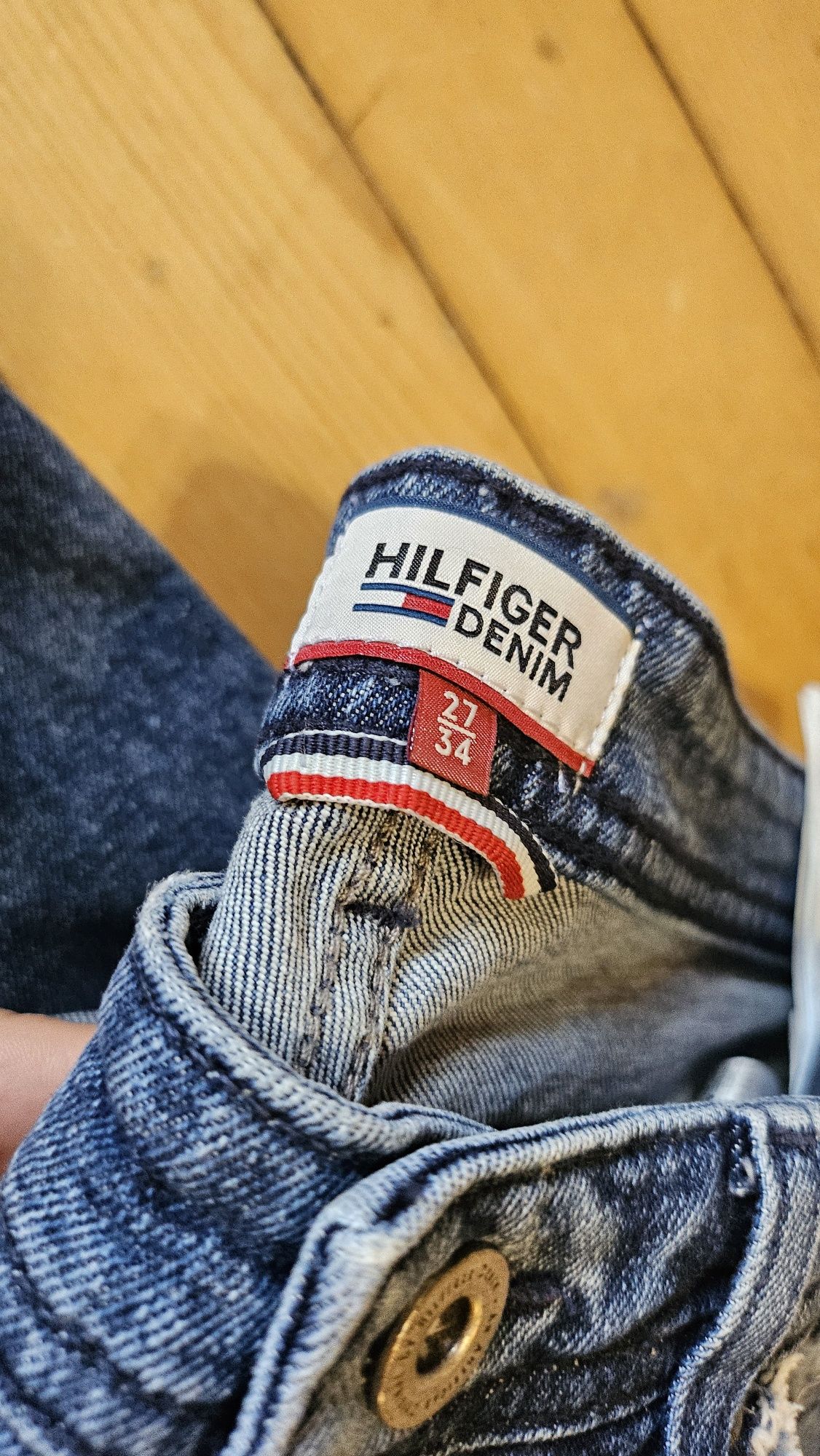КОМПЛЕКТ TOMMY HILFIGER 
Дънки 27номер
Шушляково яке с качулка