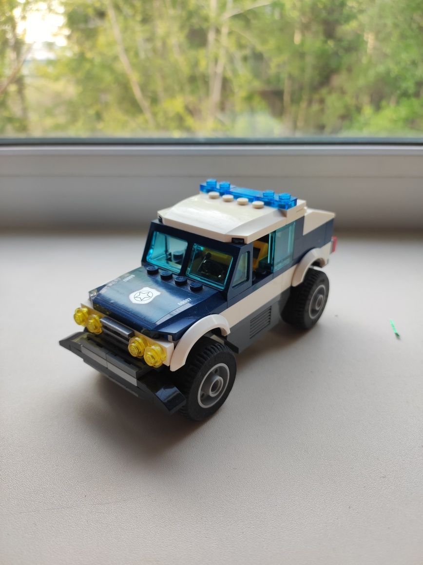 Продам оригинальный Лего набор полицейский участок.