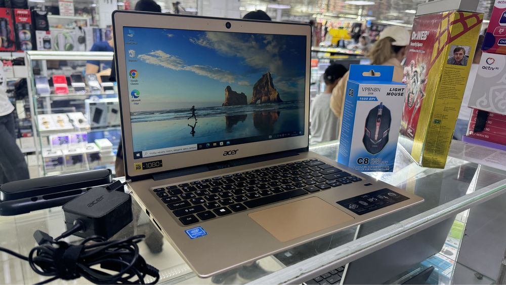 Рынок Артем продается ультрабук Acer в идеальном состоянии