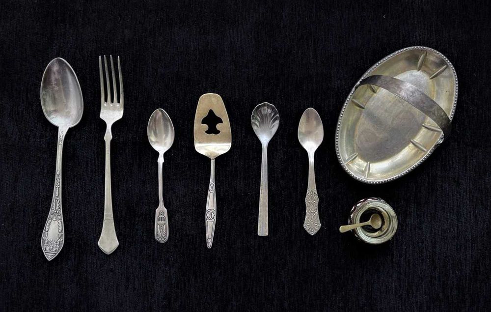 Мельхиоровая посуда вазочка,ложки, солонки