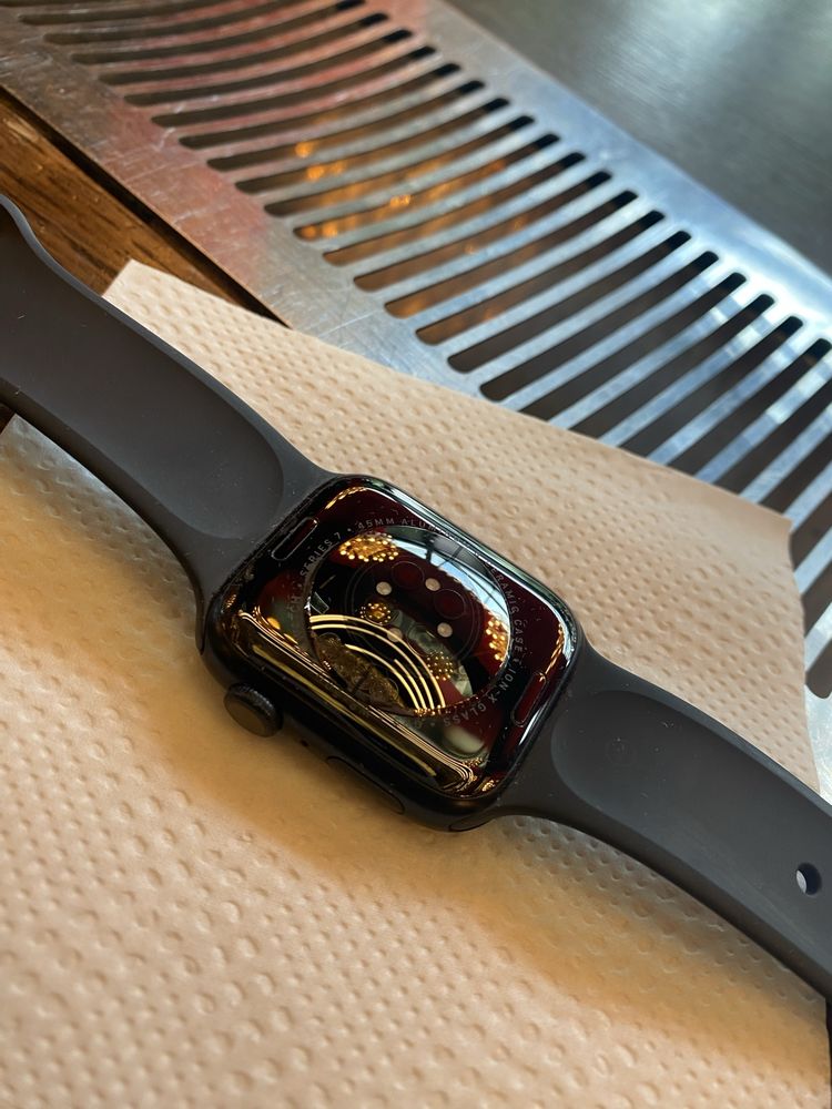 Vand Apple Watch seria 7 45mm 84%