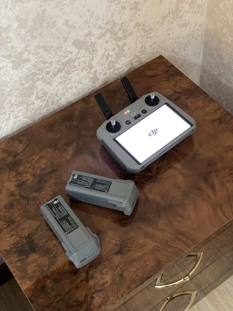 Продается Пульт управления DJI RC 2 и оригинальный аккумулятор 2шт