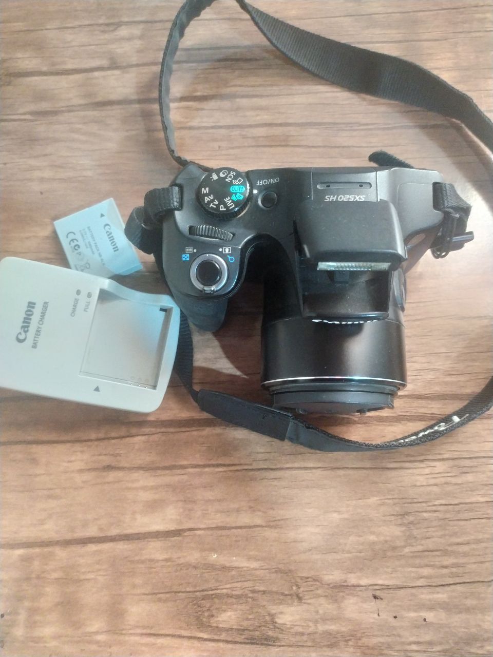 Продам зеркальный фотоаппарат canon sx520