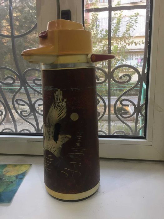 Термос китайский  2-х литровый состояние колбы  целый