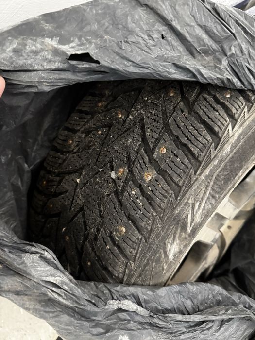 Комплект дисков Mercedes R18 + зимняя резина Nokian