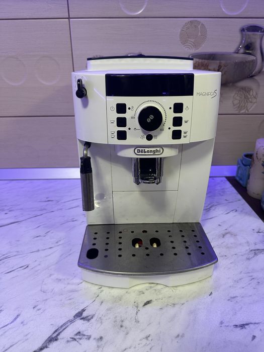 Aparat de cafea Delonghi magnifica s