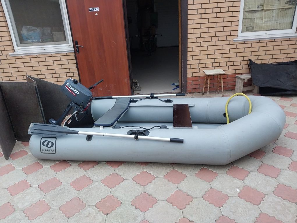 Лодка с жёстким дном и мотором
