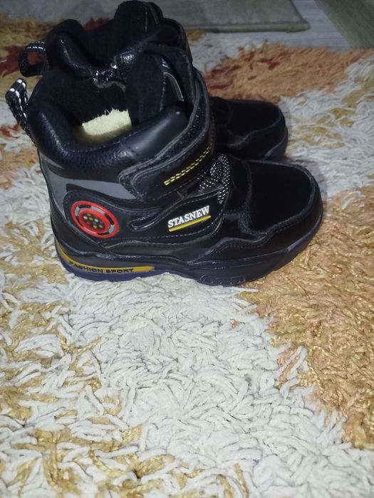 Ботинки зимние в отличном состоянии