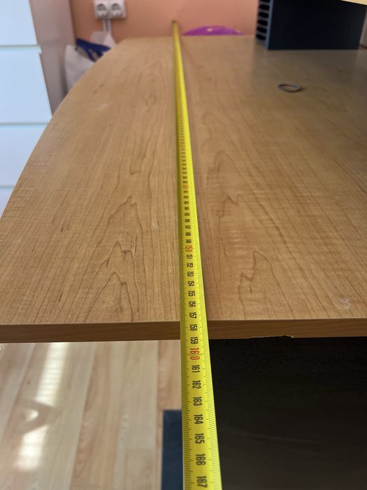 Birou cu dimnesiuni mari