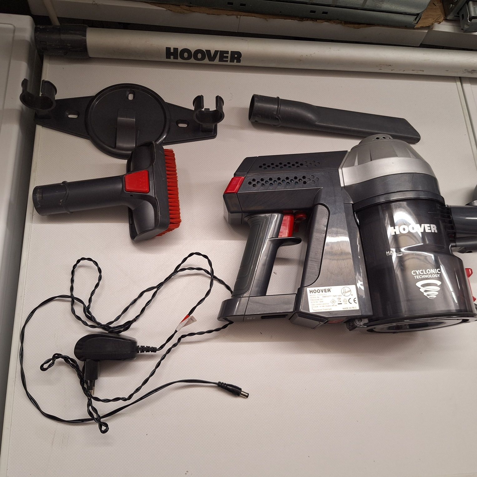 Прахосмукачка Hoover с два броя батерия