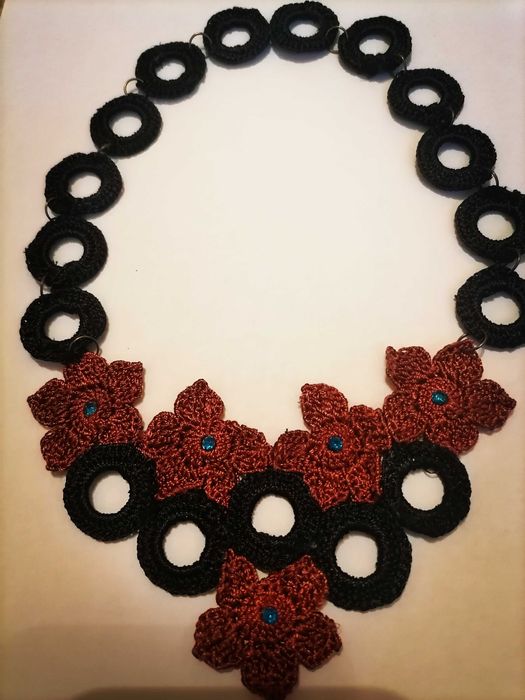 Colier handmade.